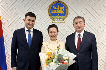 교양대학 김성수 교수, 몽골 대통령 '나이람달 훈장' 수훈